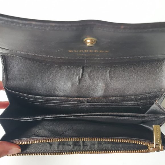 Burberry Women's Long Wallet Continental - Picture 4 of 7